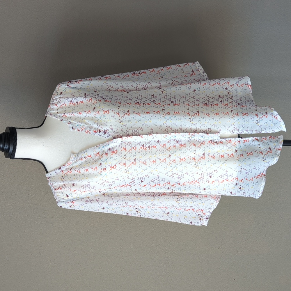 Triangle Hidden Button Down 3/4 Sleeve Blouse Size Large